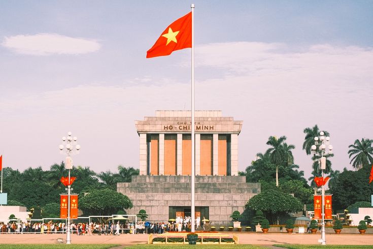 Khám phá Top 3 địa điểm du lịch gần Đội Cấn, Hà Nội.