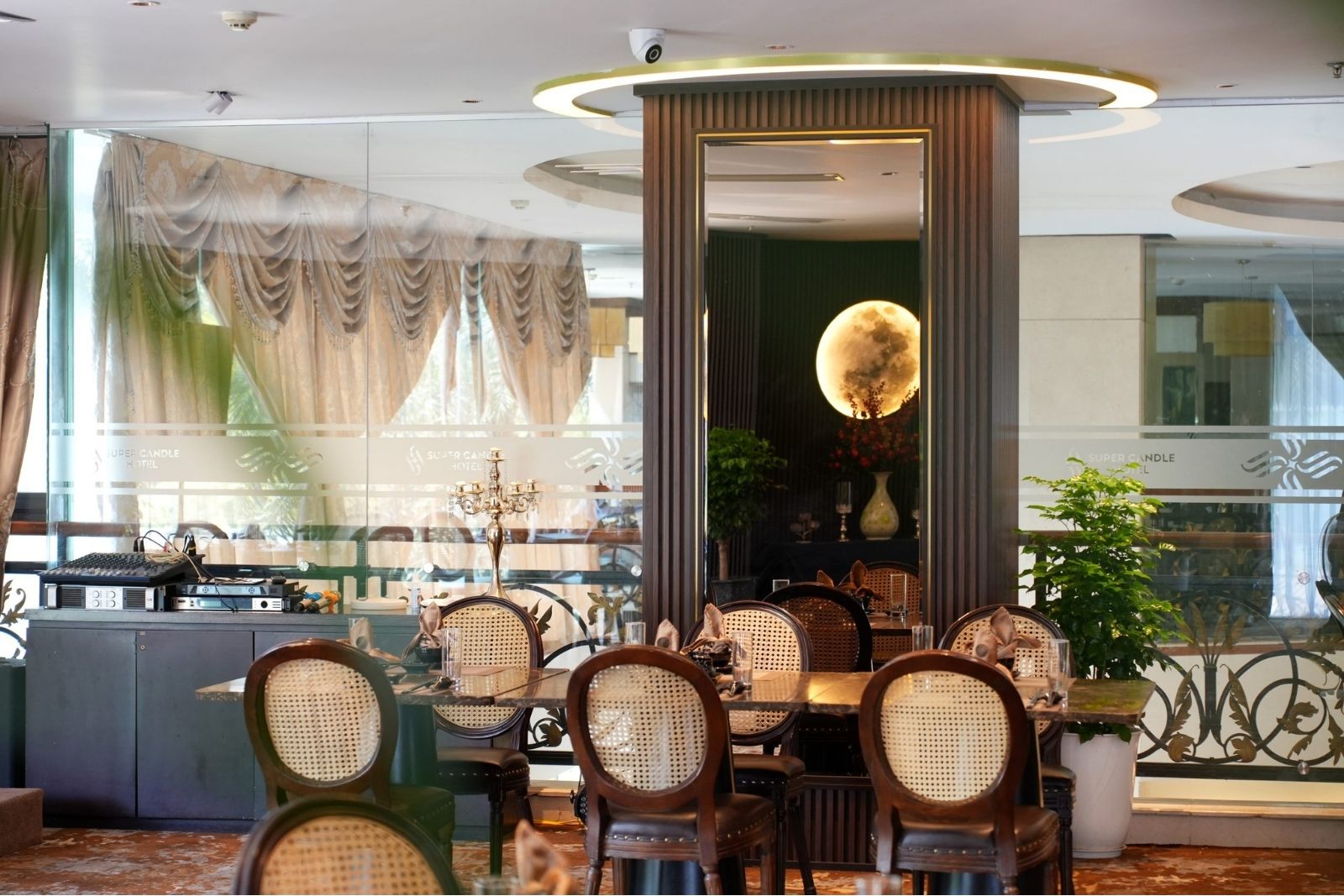 khách sạn có bể bơi 4 mùa ở hà nội